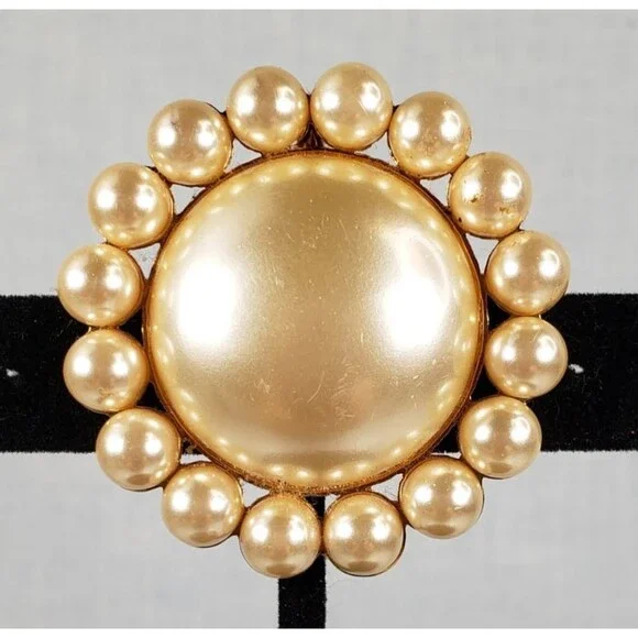 Vintage 1960's Kenneth Jay Lane Faux Pearl Gold Tone Circular Pendant Brooch Pin